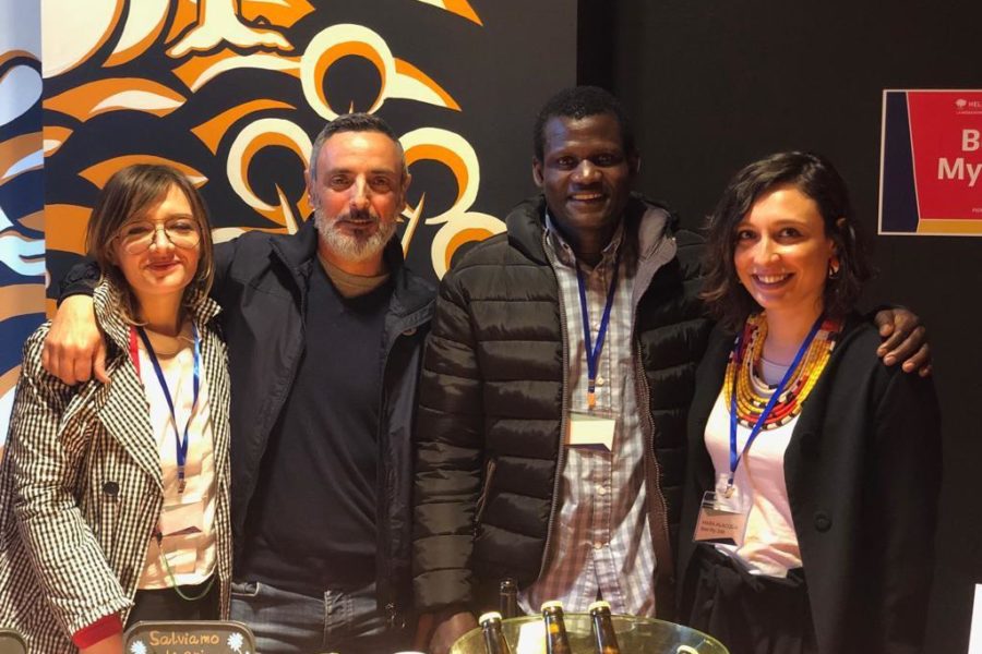 Rifugiati impollinatori di innovazione sociale con Bee My Job, il riconoscimento di Hello Europe